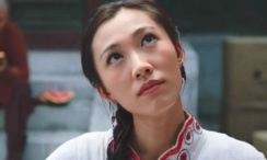 脱了她裙子摸进她的内裤亲吻